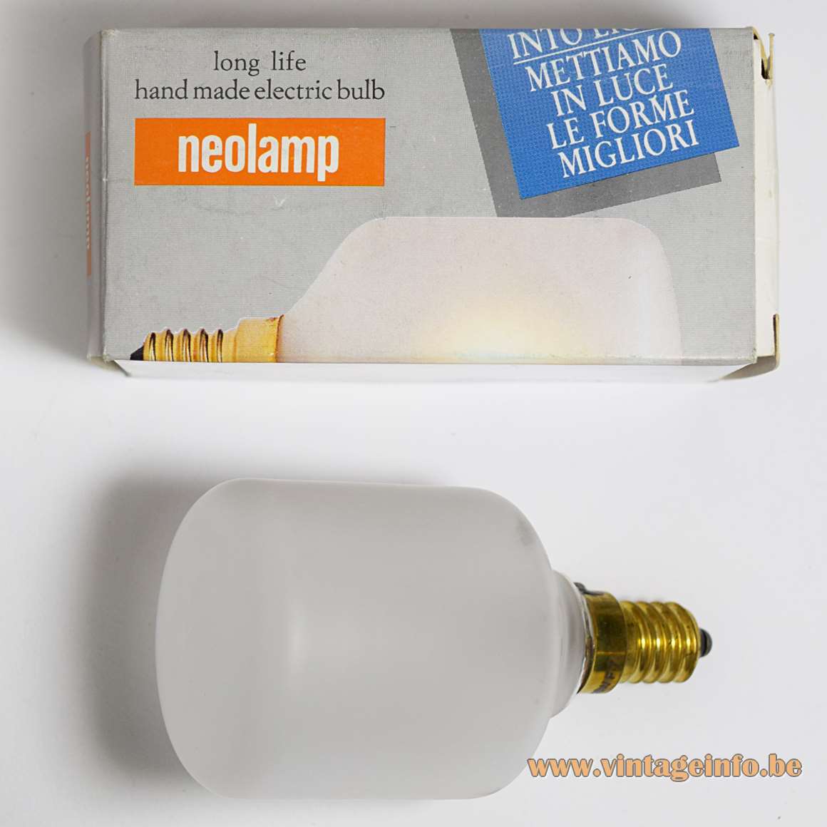 Neolamp Italy Sirio Sattinata 220 volt 25 Watt light bulbs Sciolari chandelier 1960s 1970s MCM