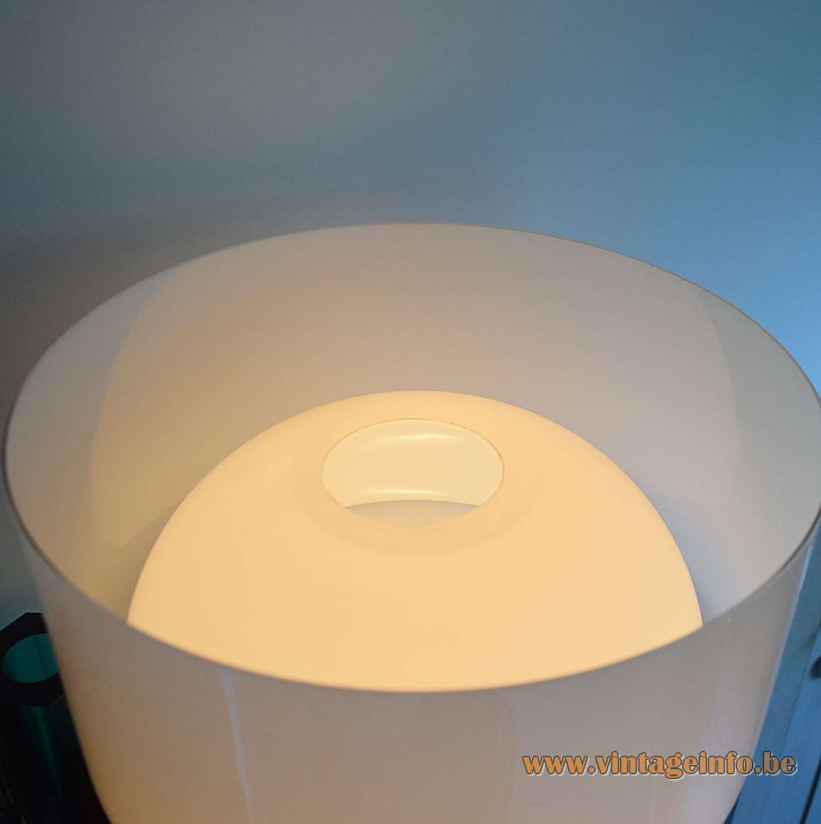 Vistosi Sebenica table lamp 1965 design: Enrico Capuzzo chrome base opal Murano glass 1960s 1970s