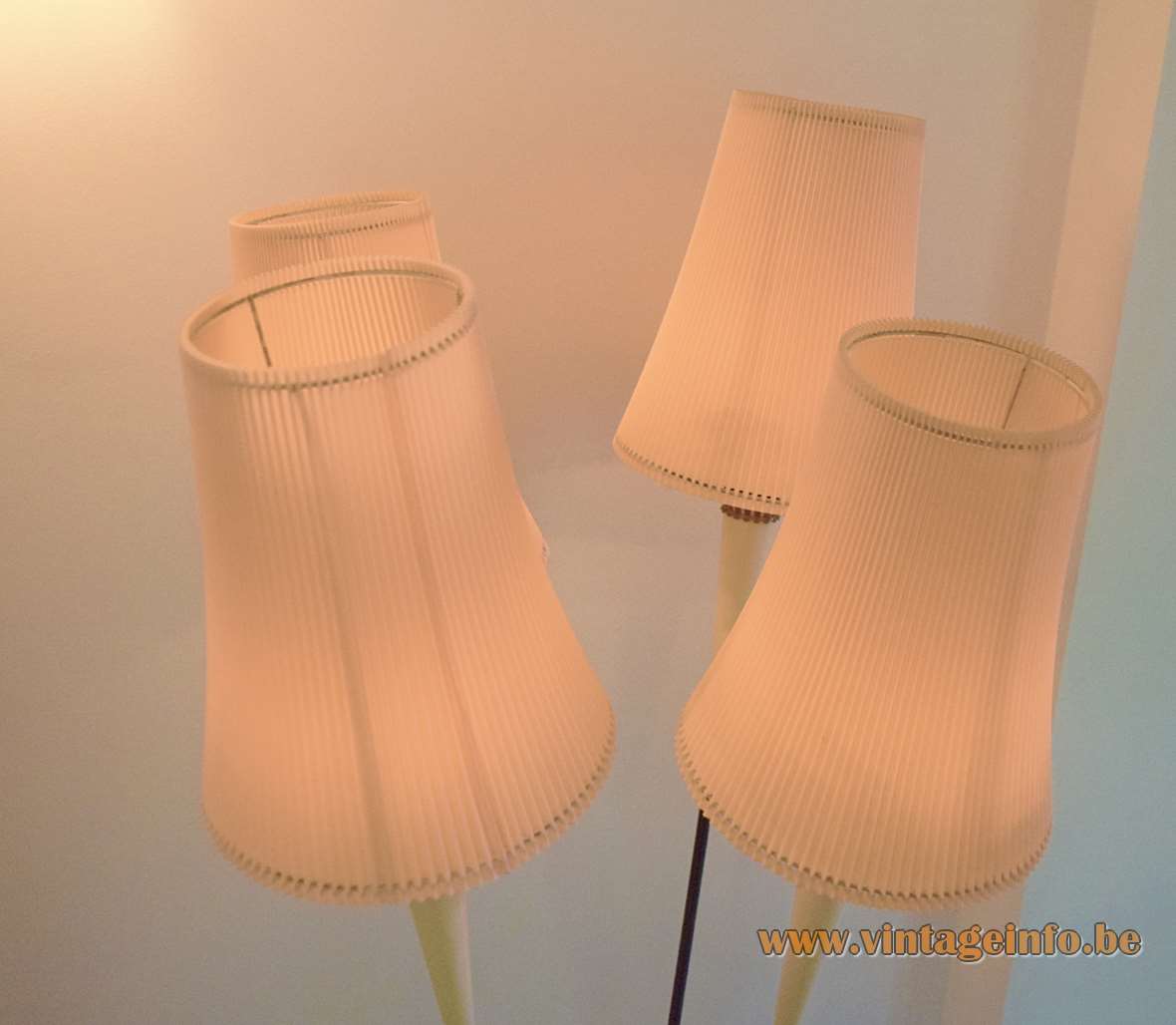 1950s Italian Celluloid Floor Lamp, 4 salmon pink folded Rhodoïd lampshades, brass, iron, plastic, 4 legs