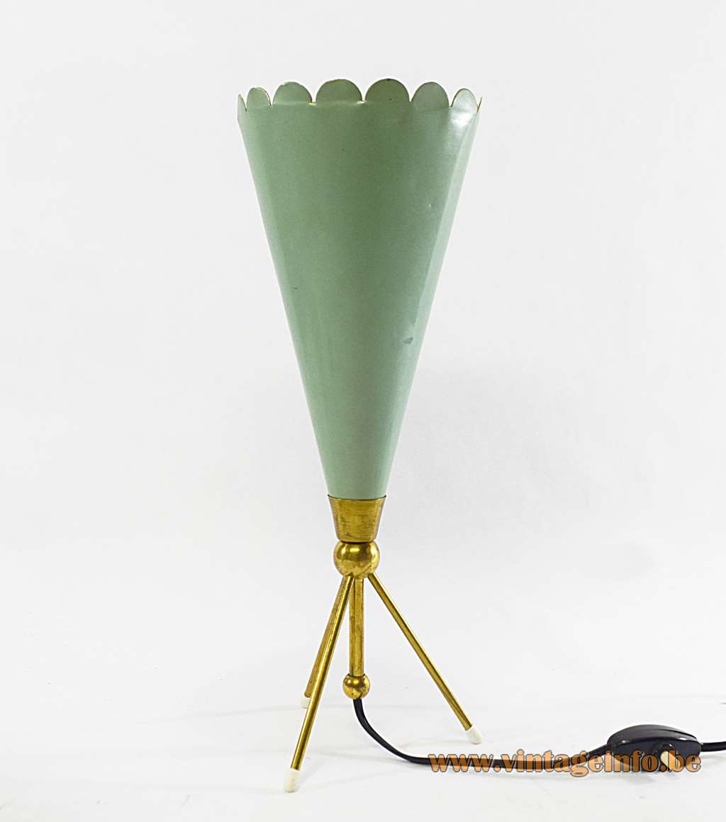 Angelo Lelii conical table lamp with a tripod base an a green aluminium cone by Arredoluce 