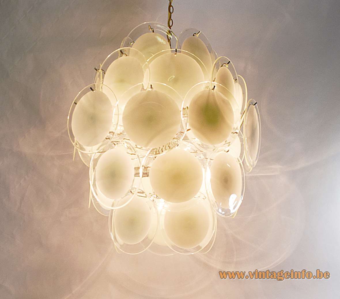 Gino Vistosi white discs chandelier chrome wire frame 36 Murano glass dishes Mazzega 1960s 1970s Italy