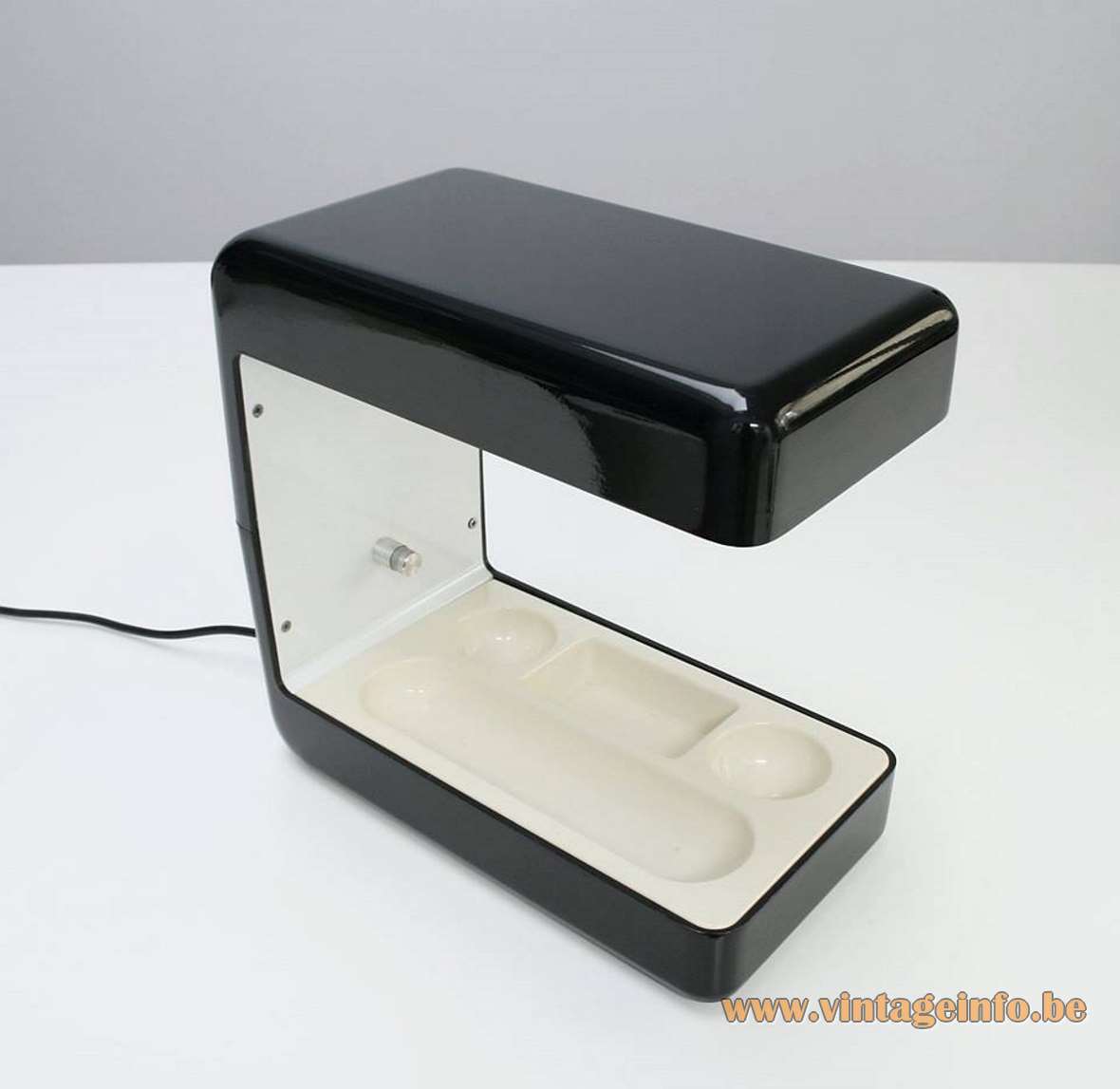 Giotto Stoppino Isos desk lamp in black and white aluminium produced in the 1970s by Tronconi