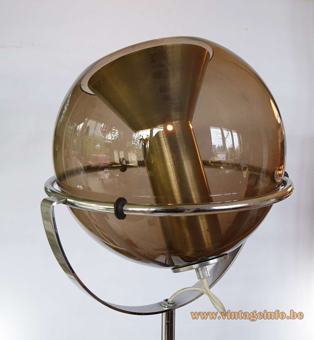 Raak Globe floor lamp tripod base chrome rod smoked glass globe design: Frank Ligtelijn 1950s 1960s