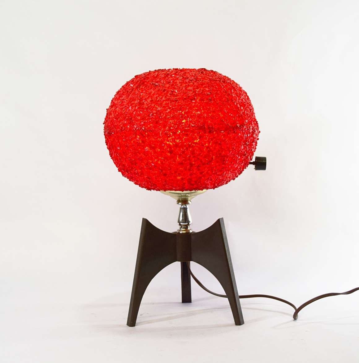 Sugar ball tripod table lamp red plastic swag globe spaghetti style rotary switch 1950s 1960s Italy