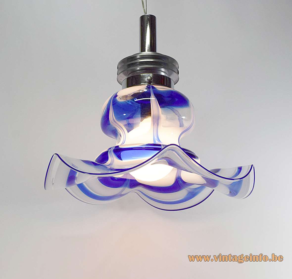 AV Mazzega blue & white glass chandelier design: Carlo Nason flower shaped Murano glass lampshade 1970s 1980s
