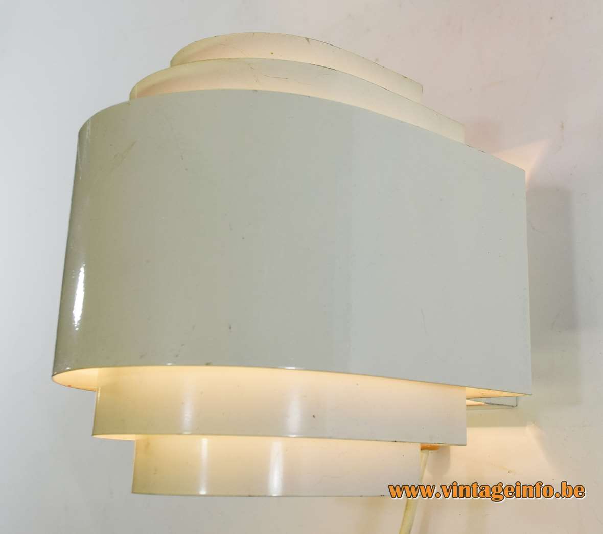 ANVIA wall lamp design: Jan Hoogervorst white painted curved metal slats lampshade 1960s E27 lamp socket