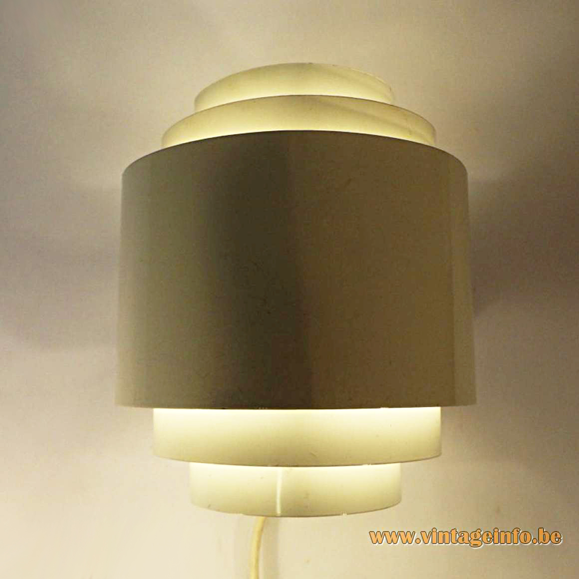 ANVIA wall lamp design: Jan Hoogervorst white painted curved metal slats lampshade 1960s E27 lamp socket
