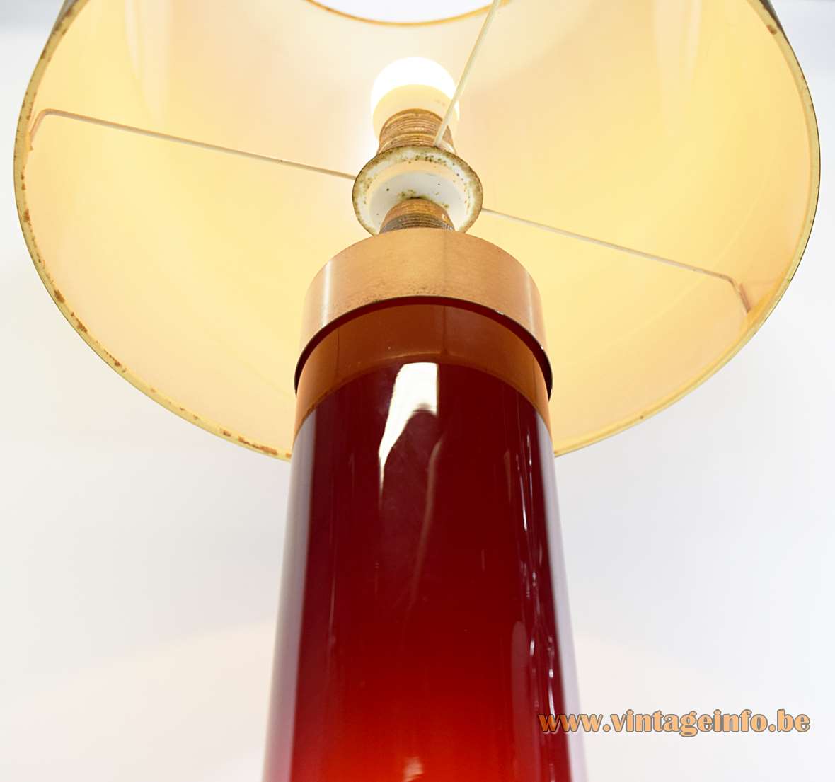 Incamiciato tube table lamp aluminium base maroon red Murano glas cylinder yellow fabric lampshade 1960s 1970s
