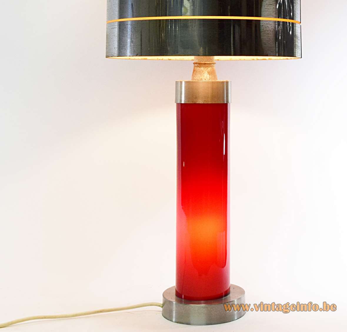 Incamiciato tube table lamp aluminium base maroon red Murano glas cylinder yellow fabric lampshade 1960s 1970s