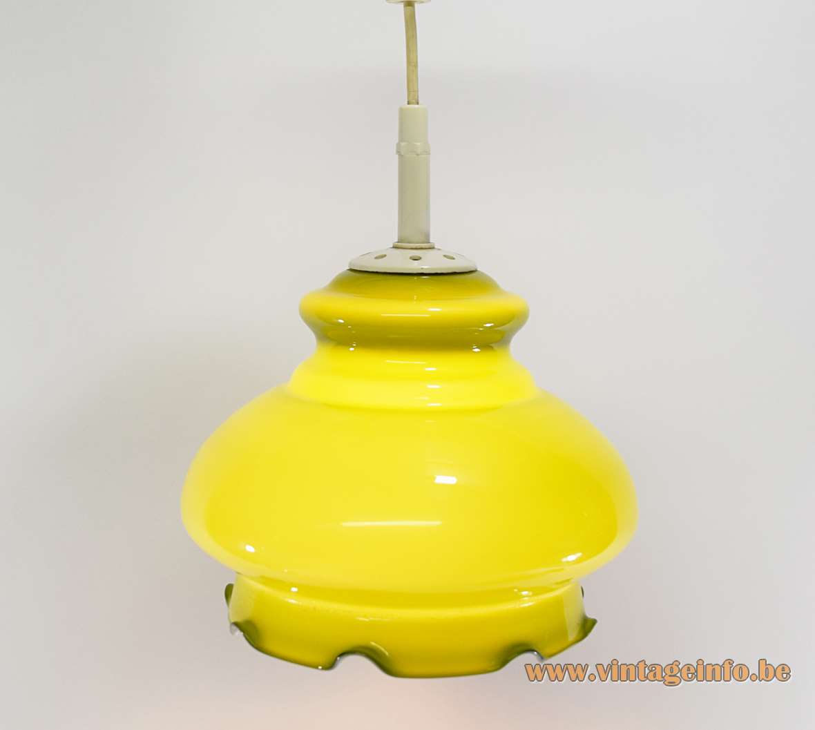 Peill + Putzler green-yellow pendant lamp round olive glass lampshade serrated bottom 1960s 1970s Germany