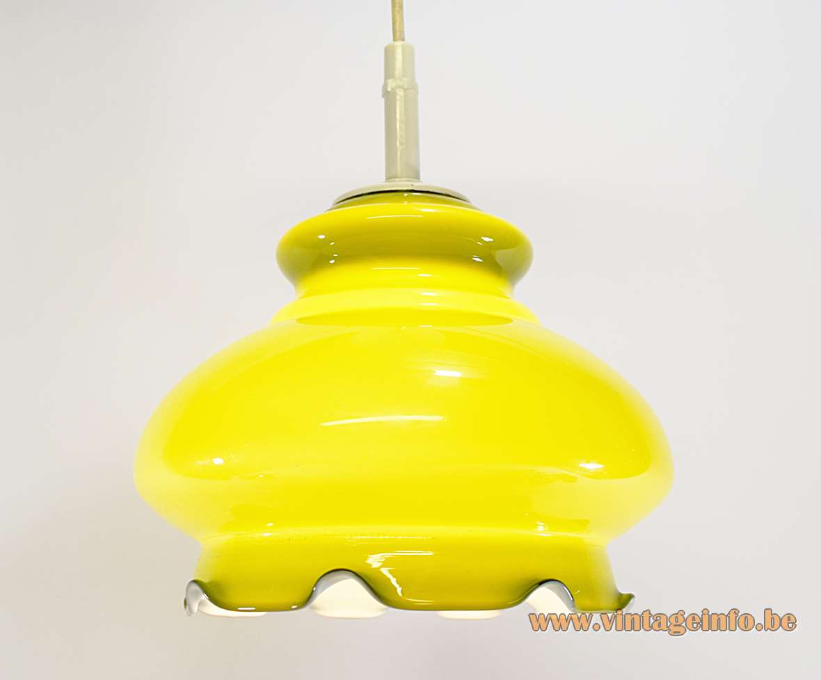 Peill + Putzler green-yellow pendant lamp round olive glass lampshade serrated bottom 1960s 1970s Germany