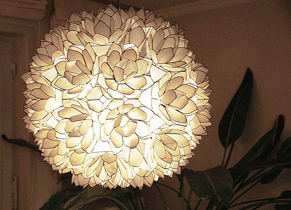 Capiz flower globe chandelier 1950s 1960s windowpane oyster pearl of shell E27 lamp socket Philippines 