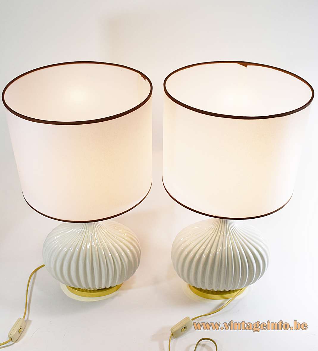 Ribbed oval ceramic table lamp white pumpkin design base tubular lampshade 1970s 1980s Tomasso Barbi Italy