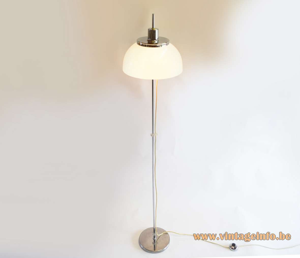 Harvey Guzzini Faro floor lamp white acrylic Perspex lampshade chrome base long rod 1960s 1970s 2249 4509