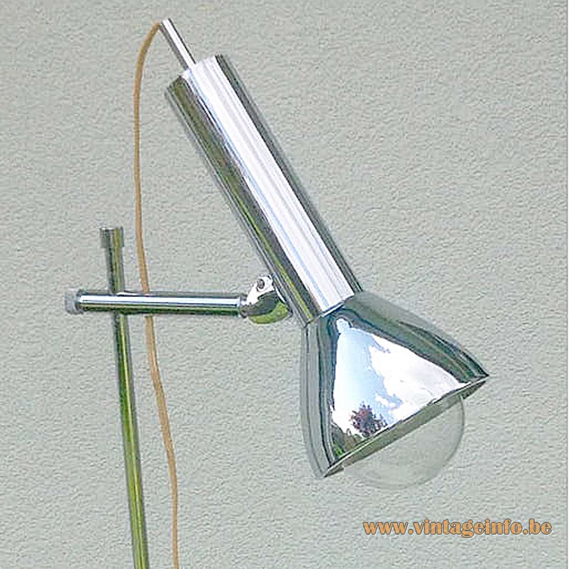 Les Ateliers Boulanger Desk Lamp round chrome base chrome rod chrome lampshade 1970s 1980s Mid-Century Modern