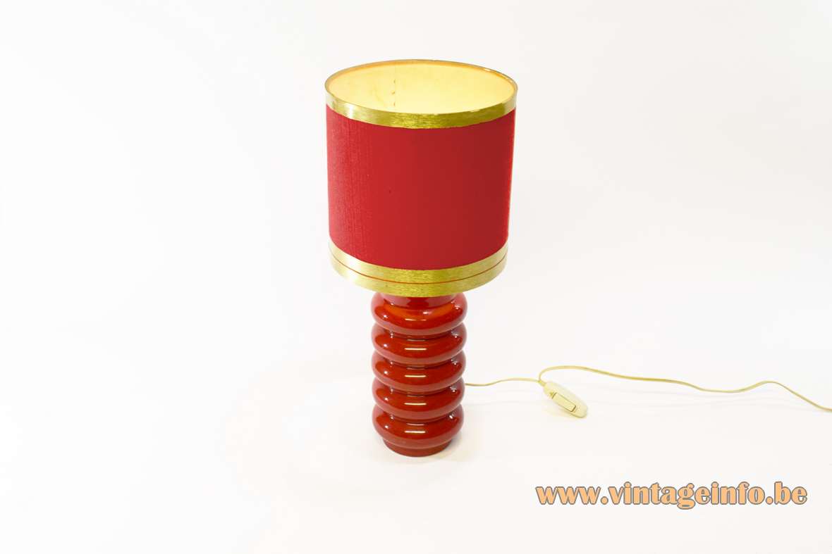 1970s red ceramic table lamp round base 5 rings fabric lampshade golden rims Massive 1960s vintage
