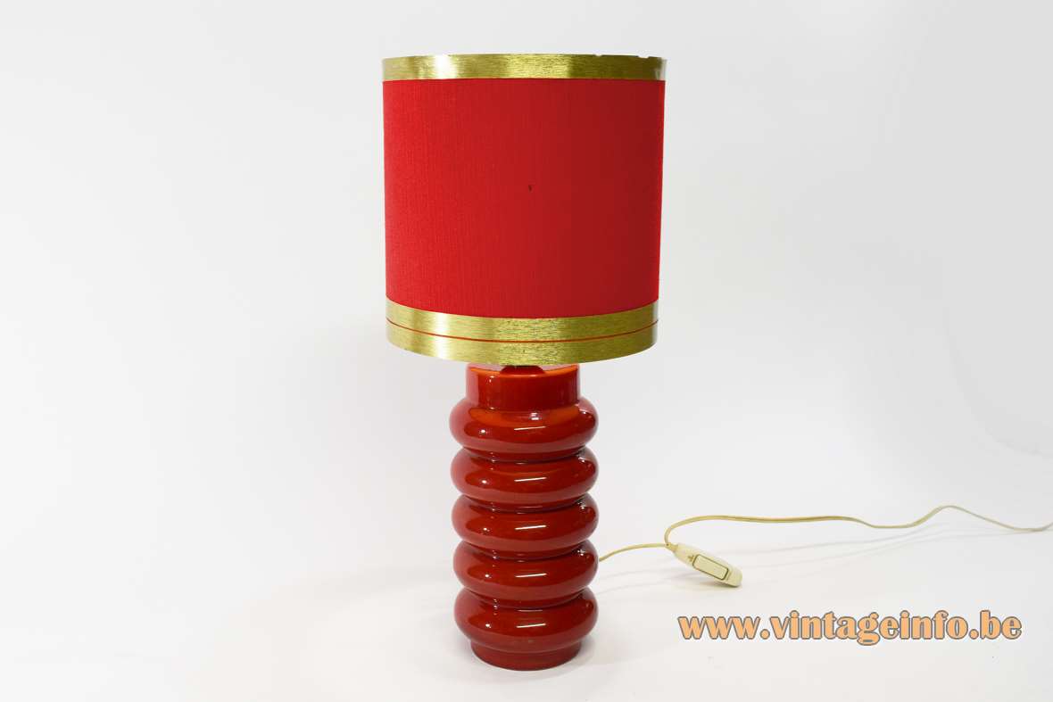1970s red ceramic table lamp round base 5 rings fabric lampshade golden rims Massive 1960s vintage