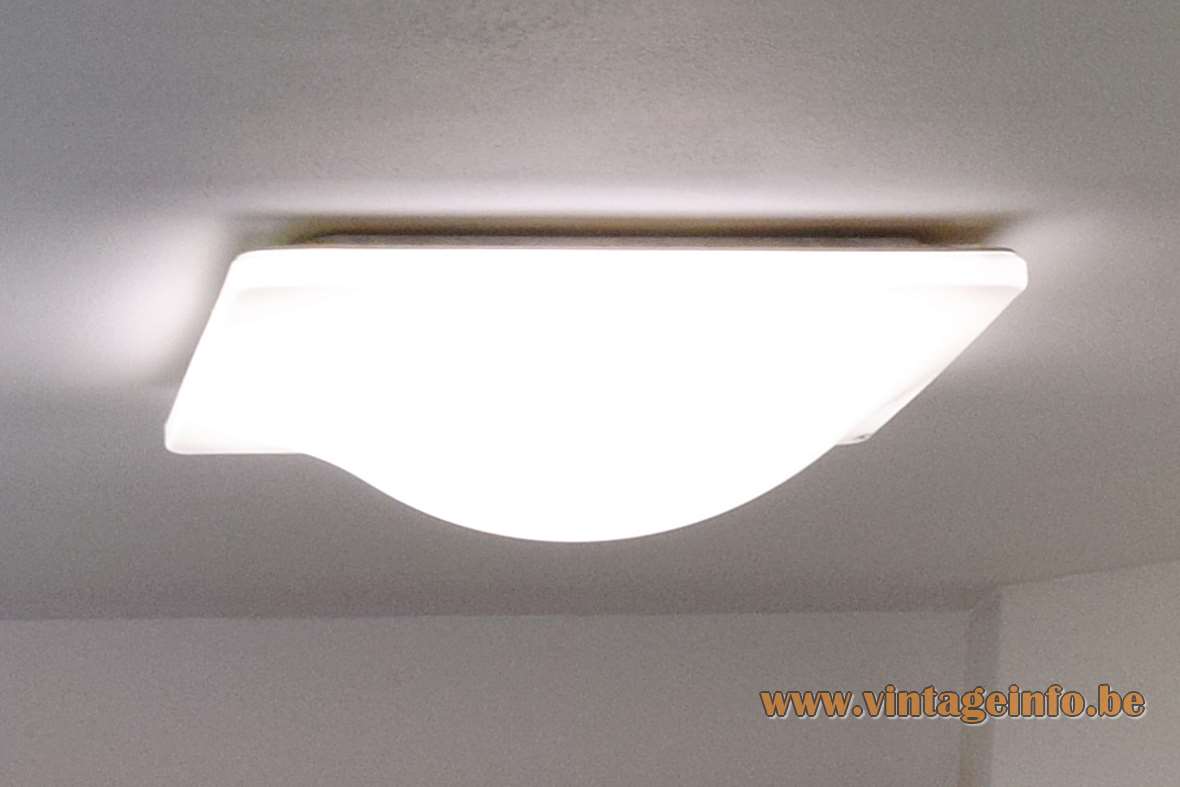 iGuzzini Dada flush mount square white curved acrylic Pespex ceiling light circular fluorescent lamp 1970s design