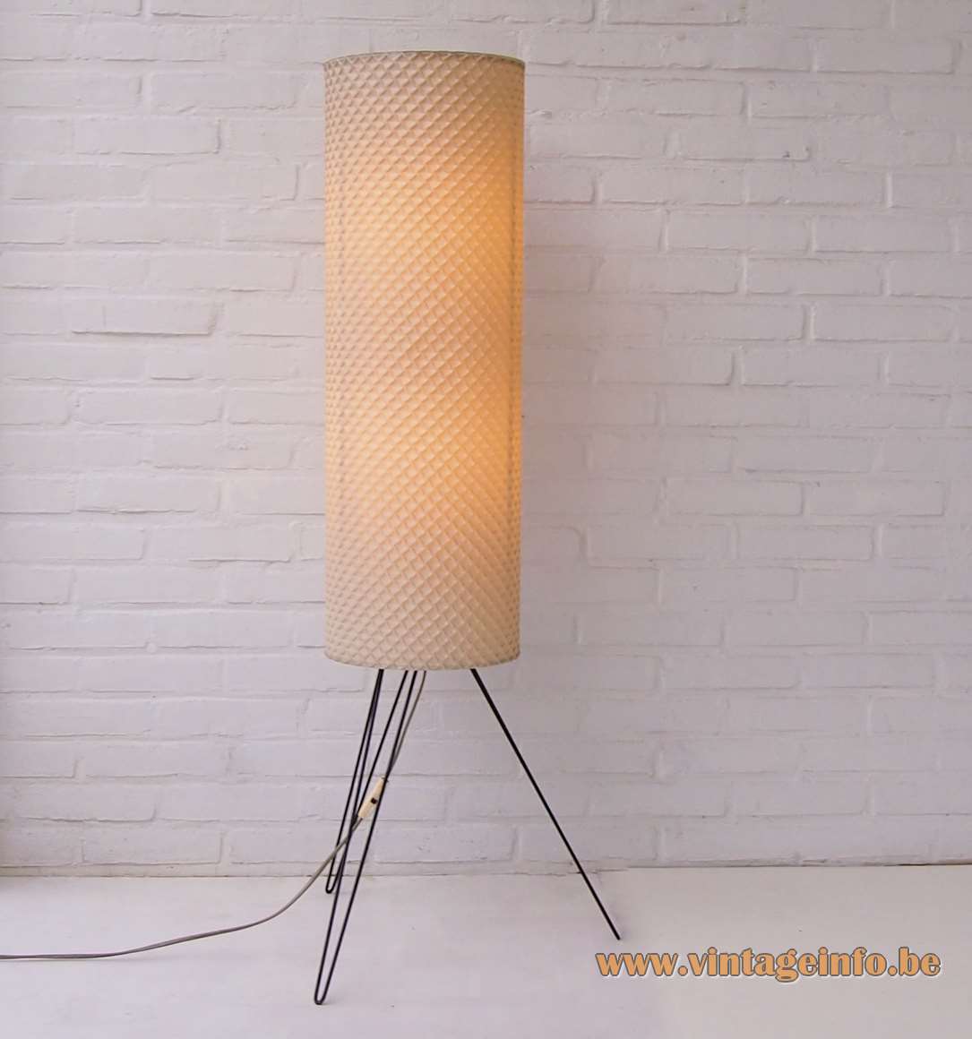 Aro Leuchte tripod hairpin floor lamp metal wire cylinder tube yellow honeycomb plastic 1960s 1970s Germany
