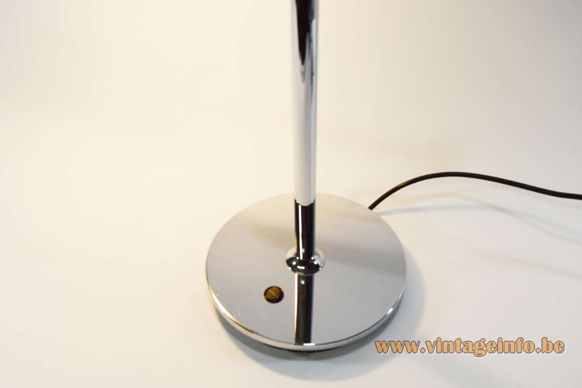 Peters Design Fingo desk lamp round chrome base pivoting metal rods elongated gauze lampshade 1990s Germany