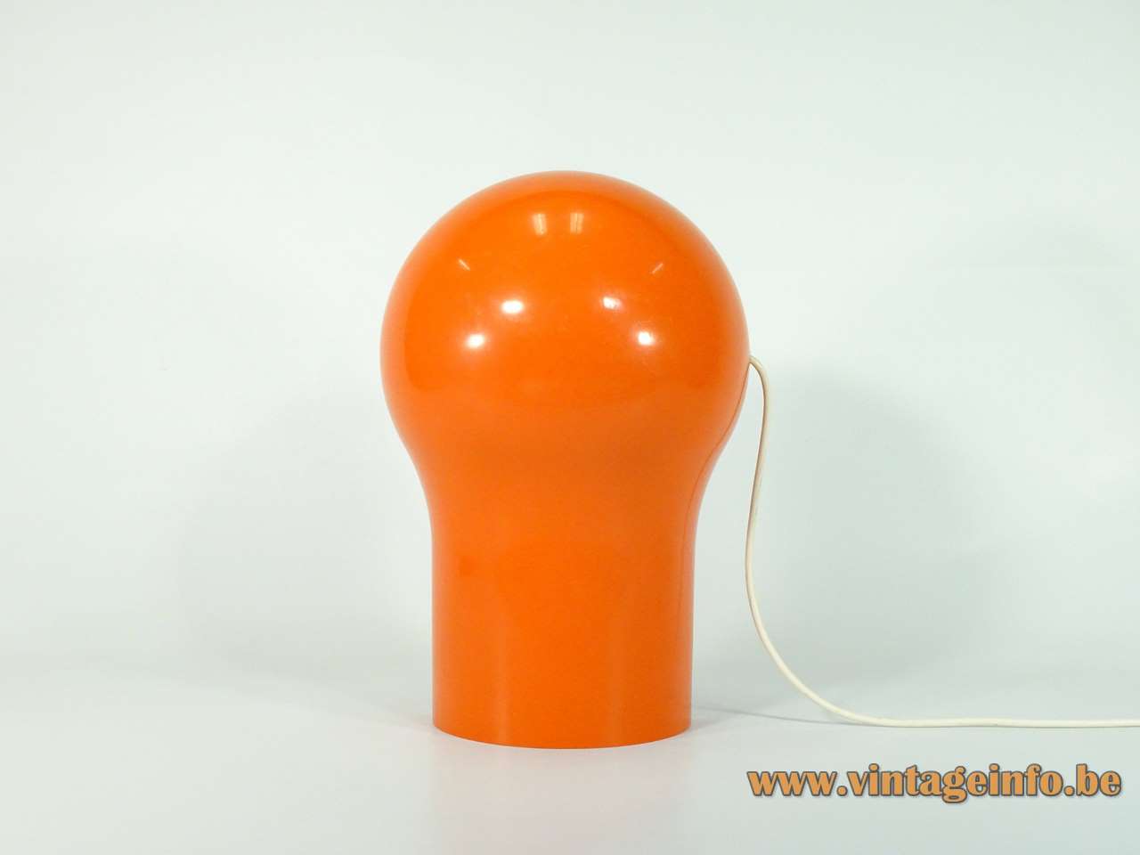 Artemide Telegono table lamp design: Vico Magistretti orange plastic base white lampshade diffuser 1960s 1970s Italy