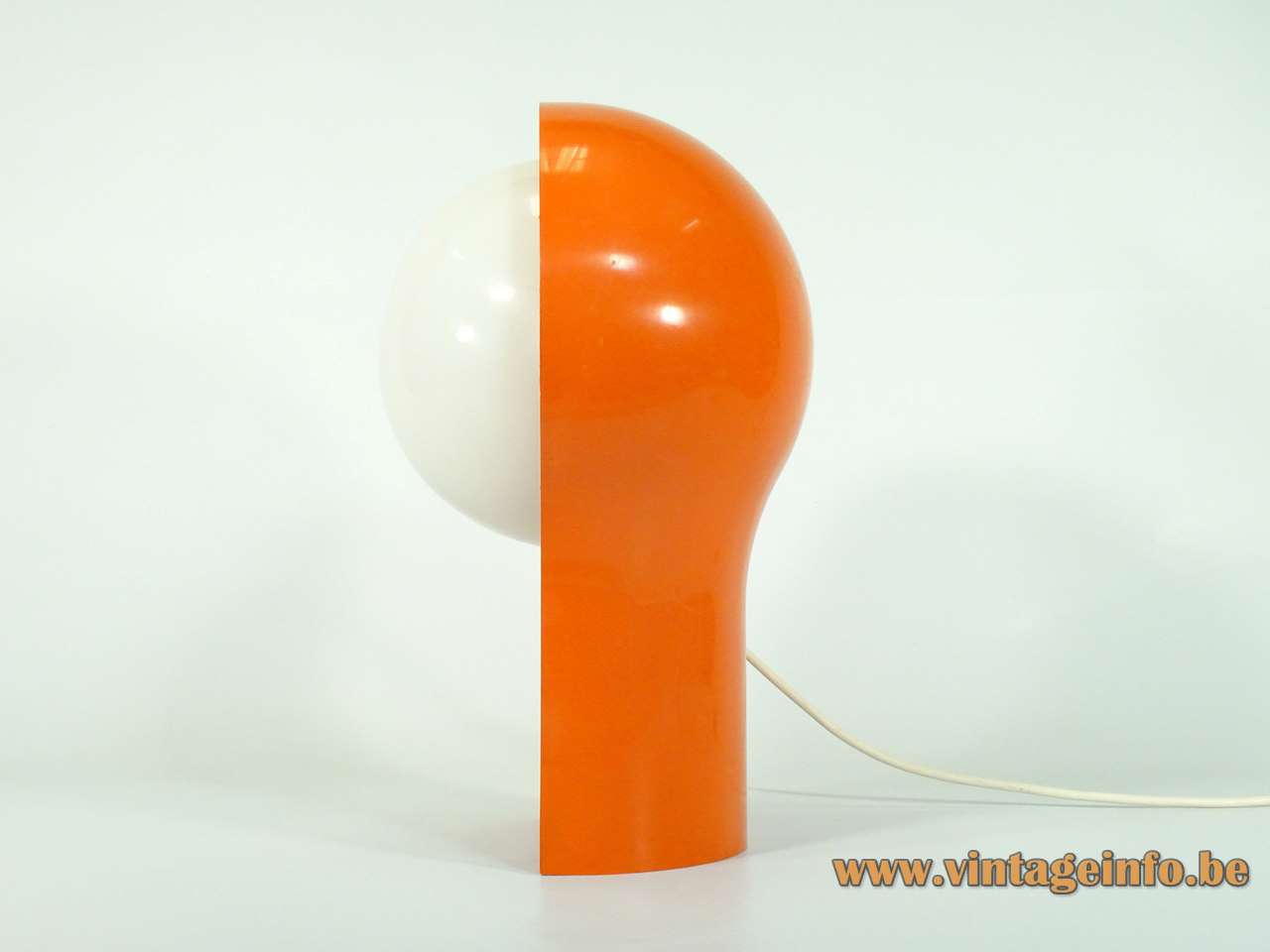 Artemide Telegono table lamp design: Vico Magistretti orange plastic base white lampshade diffuser 1960s 1970s Italy
