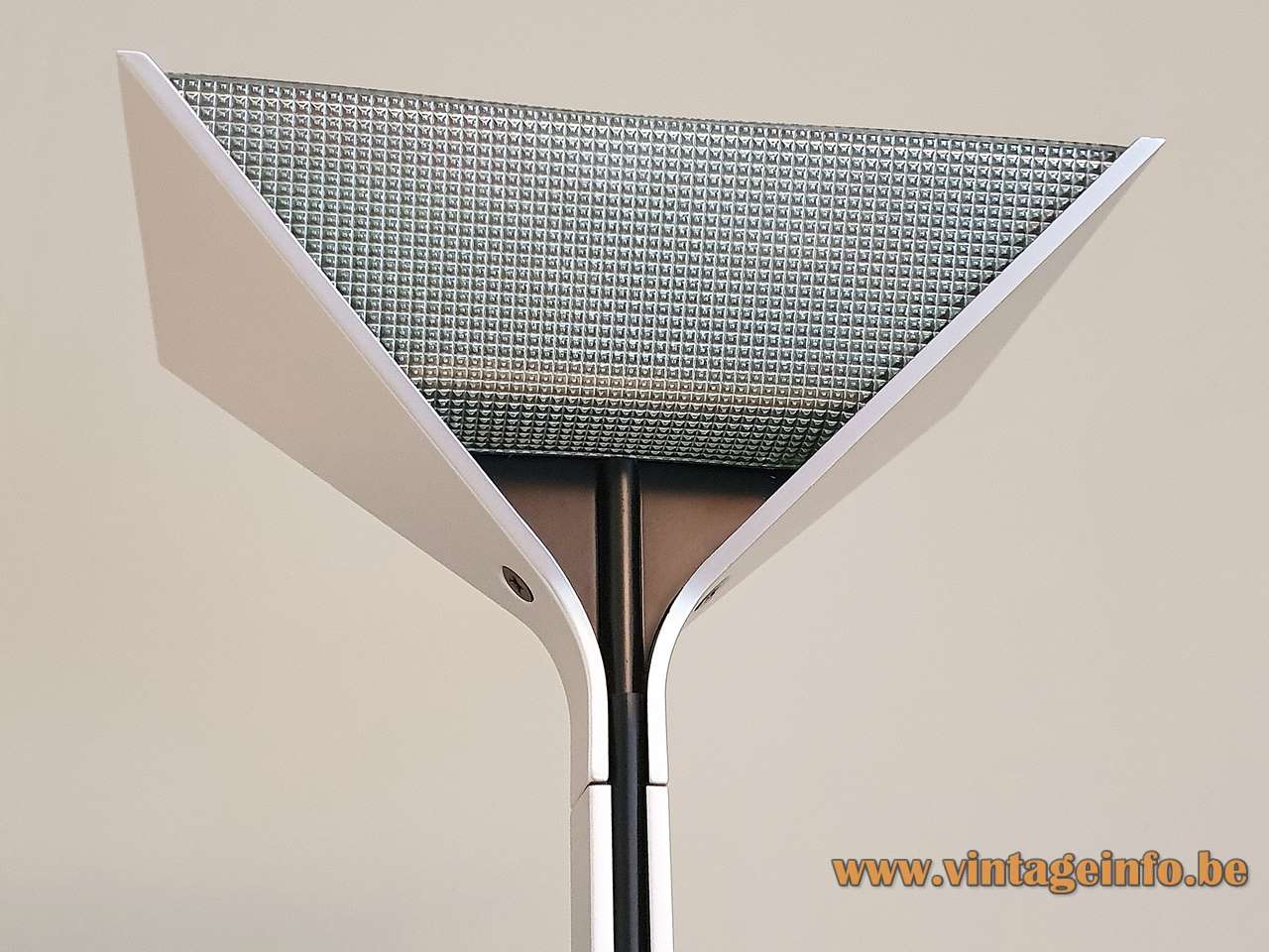 FLOS Papillona floor lamp 1975 design: Tobia Scarpa aluminium rod conical funnel-shaped lampshade 1970s Italy