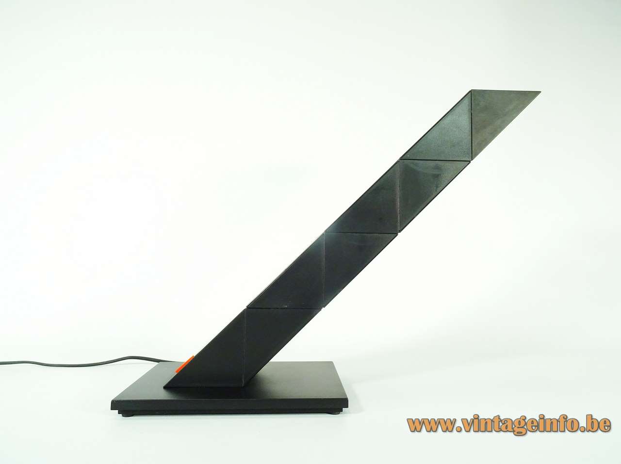 Zig Zag desk lamp black plastic adjustable light 1984 design: Shui Chan Massive E-Lite Z-lite 1980s