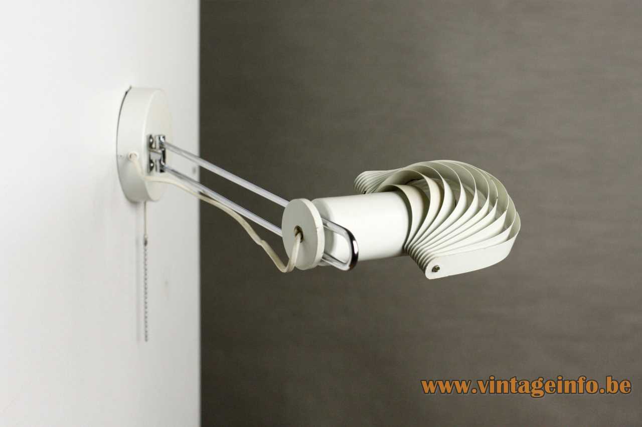 Temde Visier wall lamp design: E.R. Nele flat base chrome rod visor metal slats lampshade 1970s