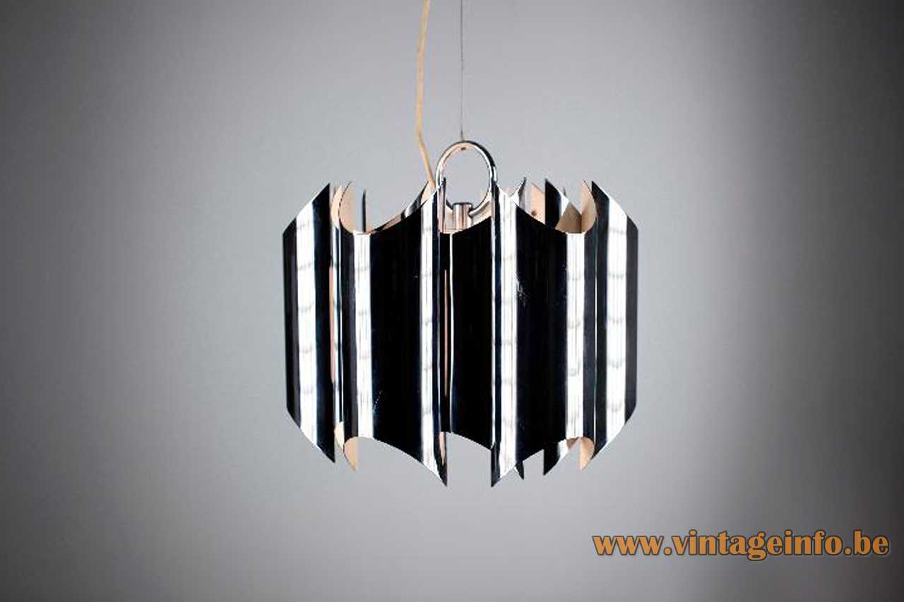 Reggiani curved chrome slats chandelier white metal inside steel cable 3 E27 sockets 1970s Italy
