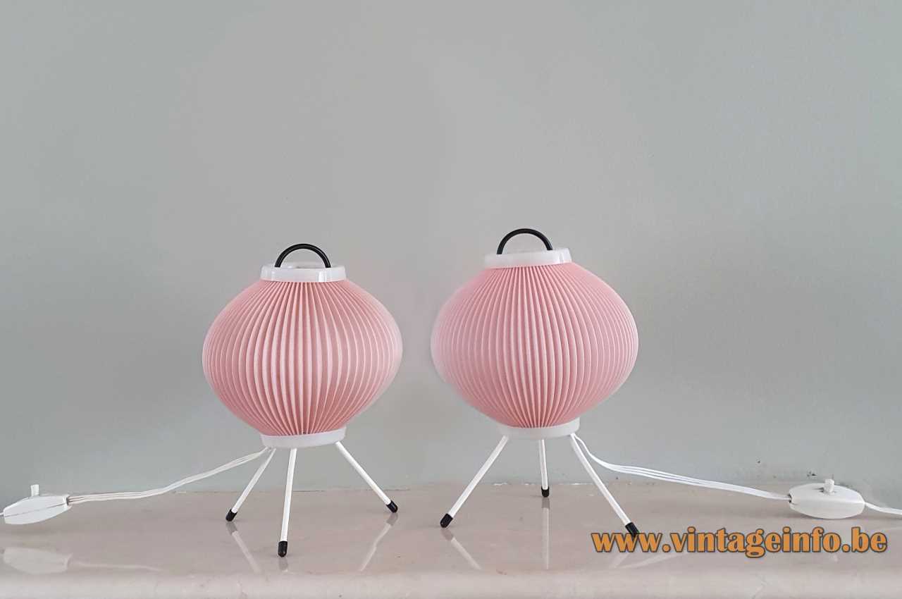 Celluloïd globe tripod table lamp pink folded plastic sphere white metal legs 1970s Aro Leuchte Germany