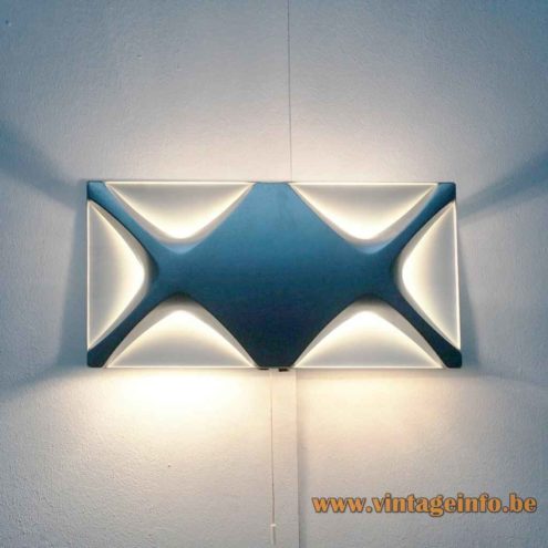 Klaus Link Wall Lamp 1