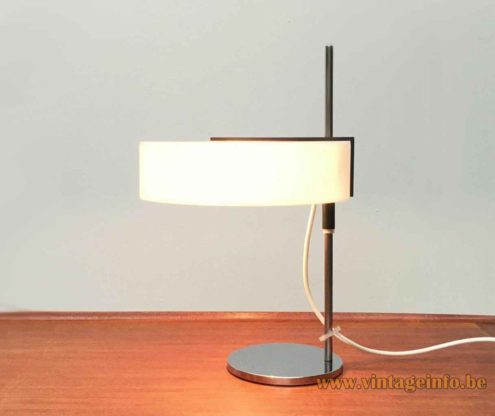 Cosack White Acrylic Desk Lamp 1