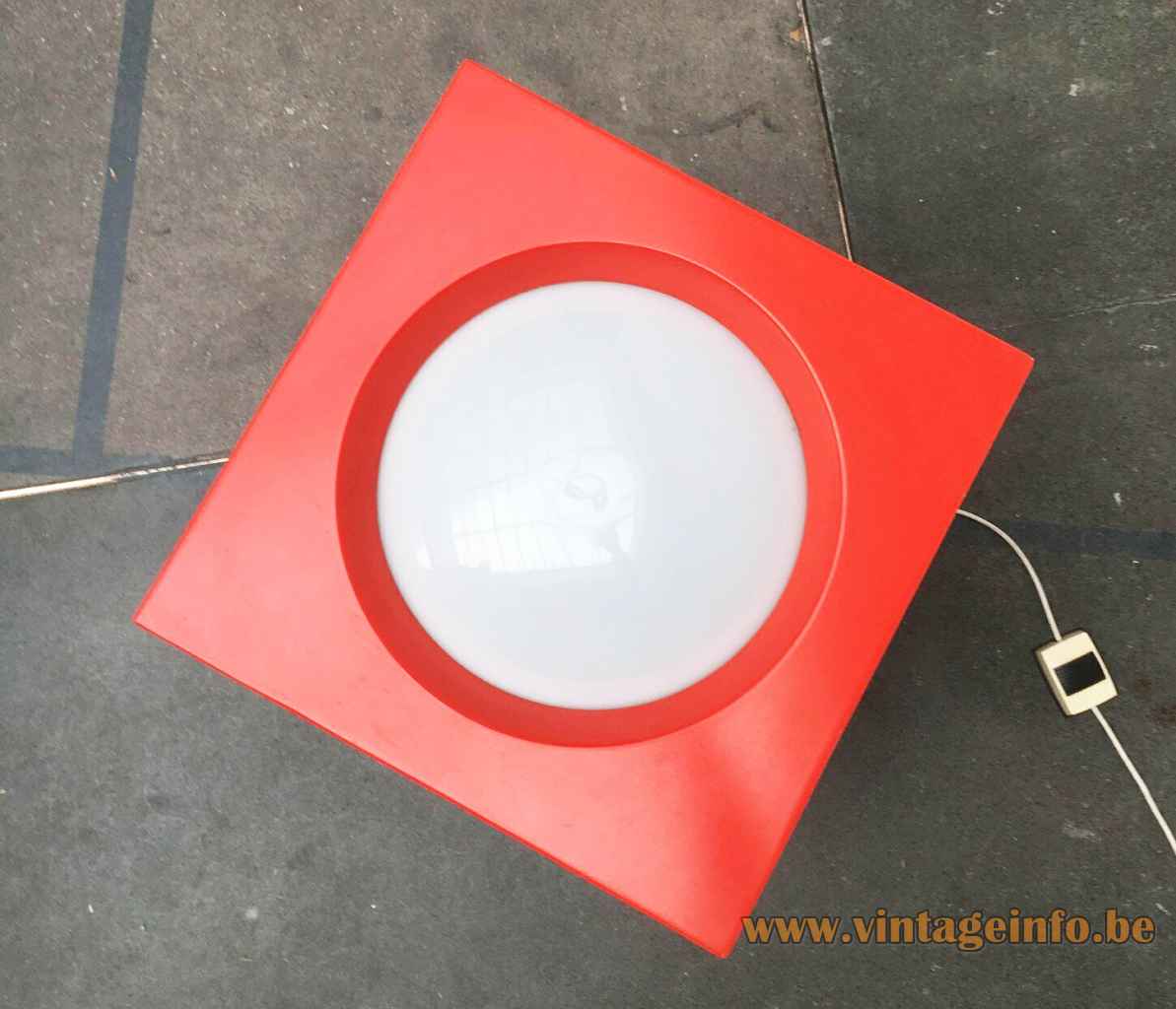 BAG Turgi cube floor lamp red metal lampshade 5 round white opal diffusers 1960s top view