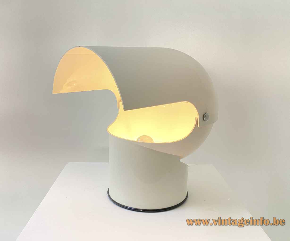 Gae Aulenti Artemide Mezzopileo table lamp round black bottom & white base adjustable helmet lampshade 1970s Italy