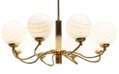 Massive striped globes chandelier 8 curved brass rods white & gold glass sphere lampshades 1980s Belgium