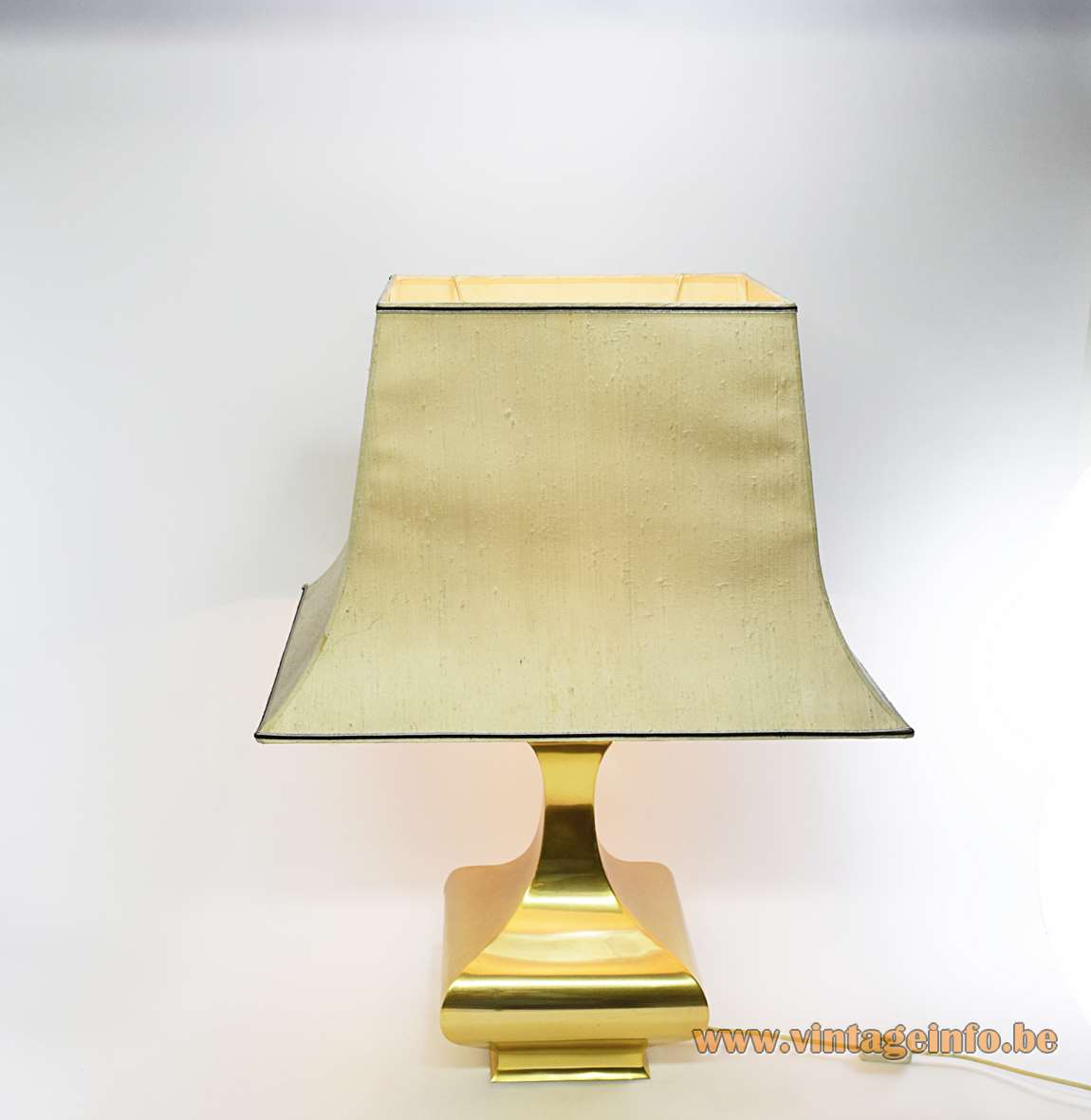IL Punto Aran table lamp design: Ciangiacomo square brass base concave neck fabric pagoda lampshade 1970s 