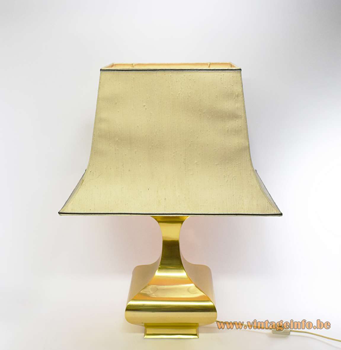 IL Punto Aran table lamp design: Ciangiacomo square brass base concave neck fabric pagoda lampshade 1970s 
