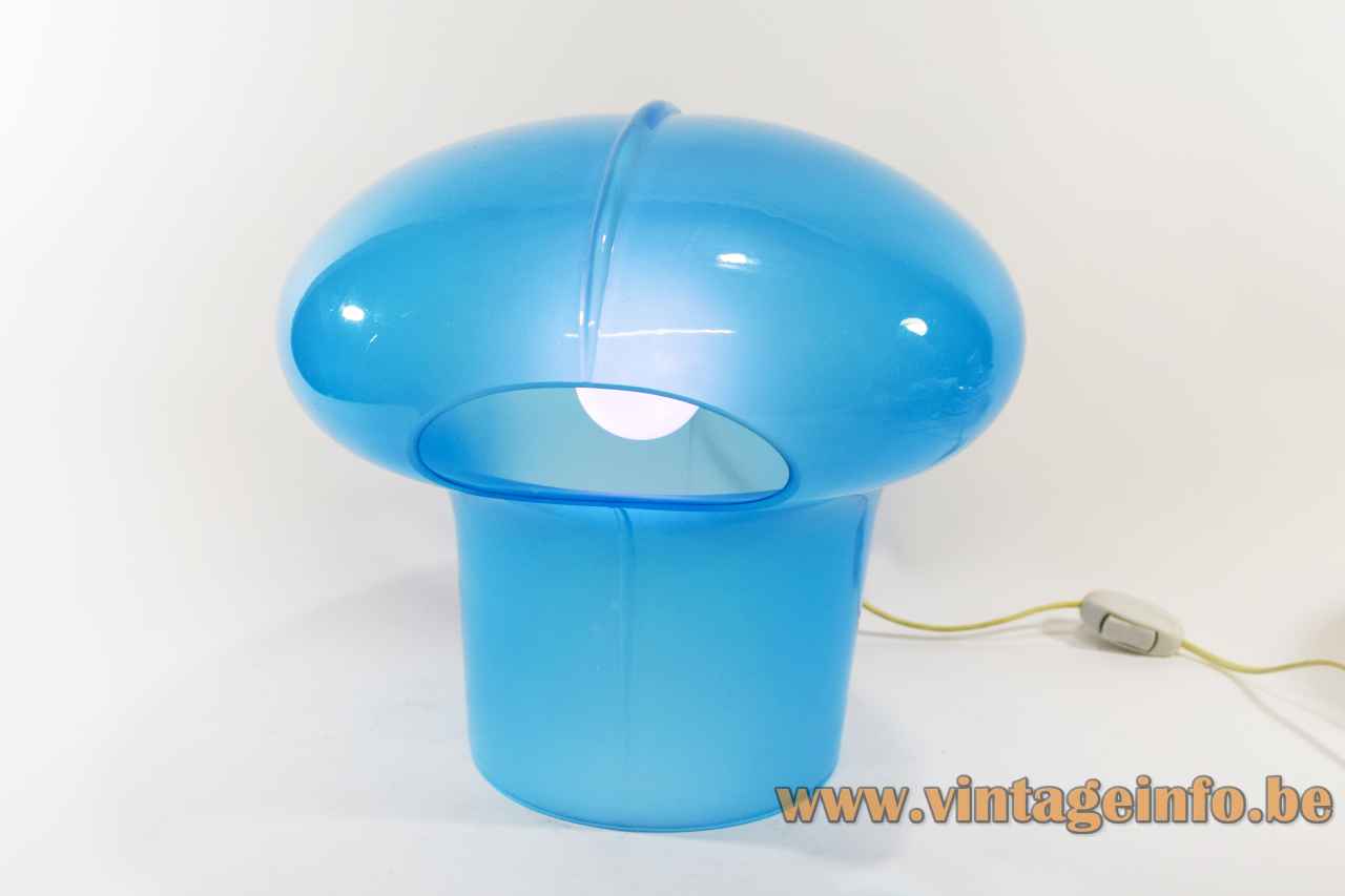 1970s VeArt table lamp translucent blue hand-blown Murano glas lampshade design: Umberto Riva 1980s Italy front