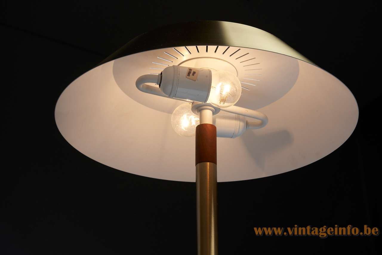 Fog & Mørup President Desk Lamp - 1960s Design Jo Hammerborg, Denmark - Inside View Fog & Mørup President desk lamp inside view white painted brass mushroom lampshade & elongated slits 2 E27 sockets 1960s design: Jo Hammerborg