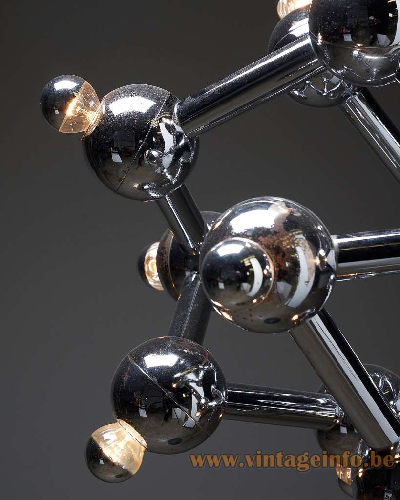 Kalmar Sirius Floor Lamp - 1970s Design, Austria - Details Kalmar Sirius floor lamp chrome Sputnik criss-cross lampshade light bulbs close-up E14 sockets 1970s design Austria