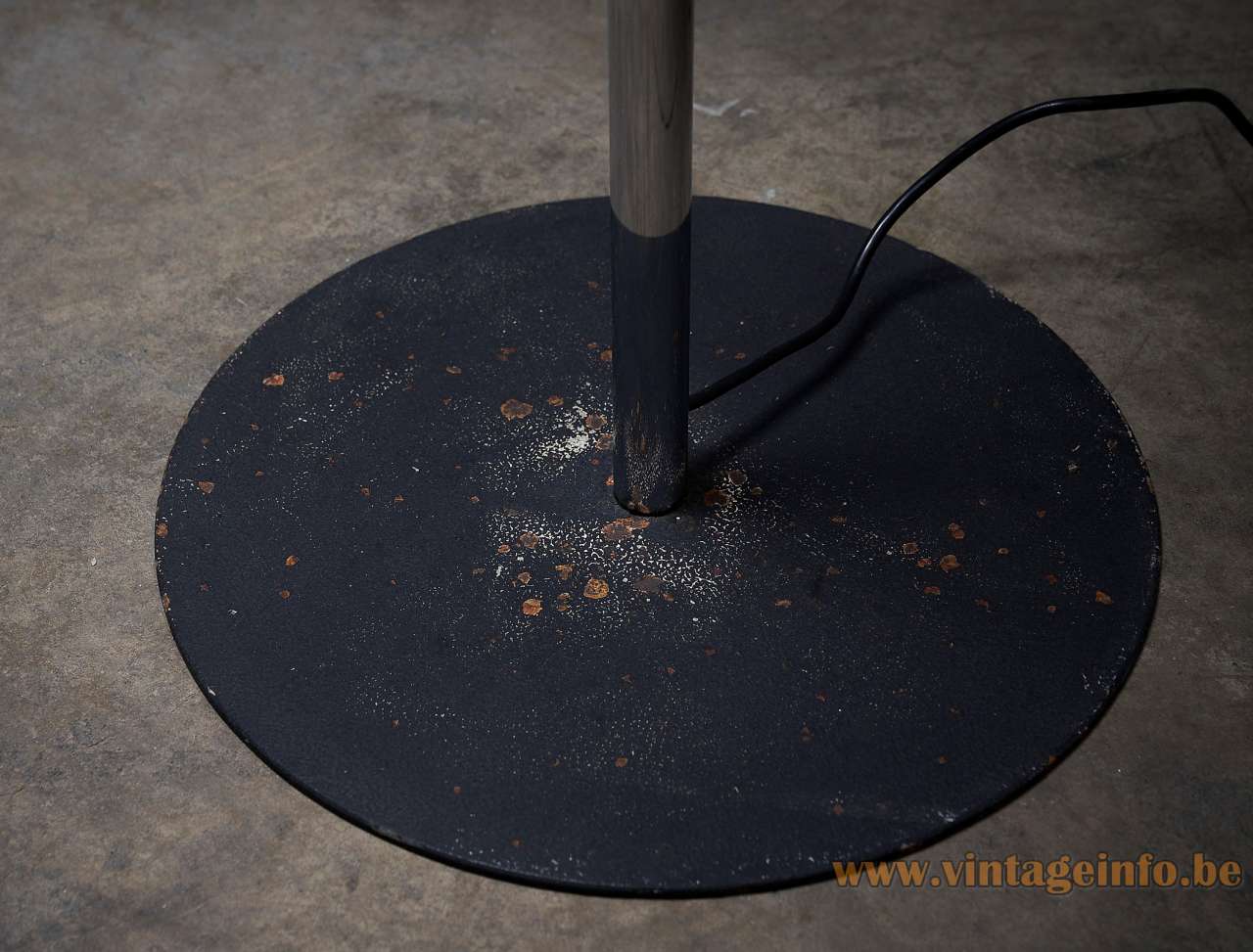 Kalmar Sirius Floor Lamp - 1970s Design, Austria - Base Kalmar Sirius floor lamp flat round black painted metal base model:2172.01.99 SIRIUS 12 K 1970s design Austria