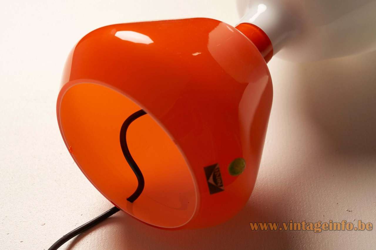 Vistosi L103 Table Lamp - 1960s Design: Peter Pelzel, Murano, Italy - Bottom - Inside View Vistosi L103 table lamp bottom inside view wiring hand-blown hourglass style red glass lamp base 1960s design: Peter Pelzel Murano Italy