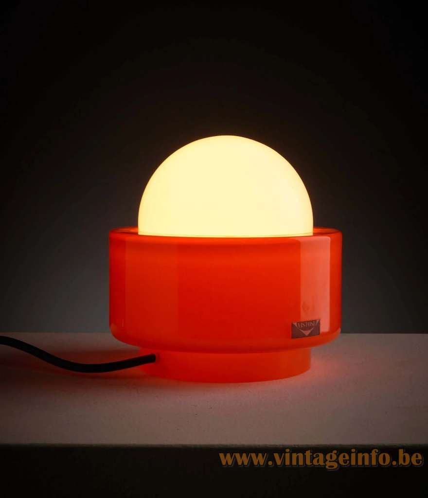 Vistosi L122 Table Lamp - 1960s Design: Gino Vistosi, Murano, Italy + Label Vistosi L122 table lamp 1960s design: Gino Vistosi hand-blown red round glass base white opal globe lampshade Murano label Italy 1970s