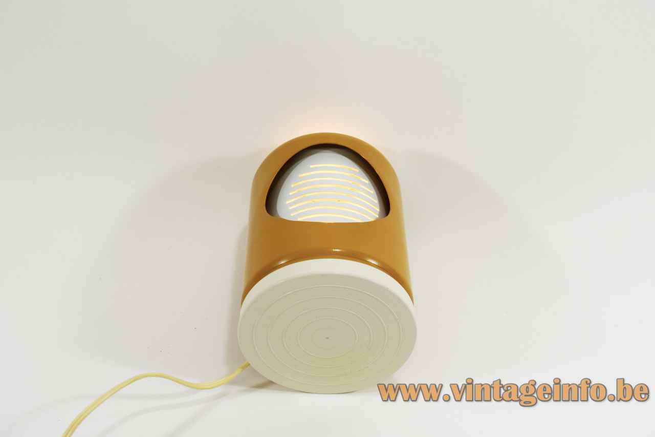 Tronconi Baratollo Table Lamp - 1960s, 1970s, Italy Tronconi Baratollo table lamp round plastic base adjustable blinds ochre metal eclipse lampshade 1960s 1970s Italy Eclisse bottom view