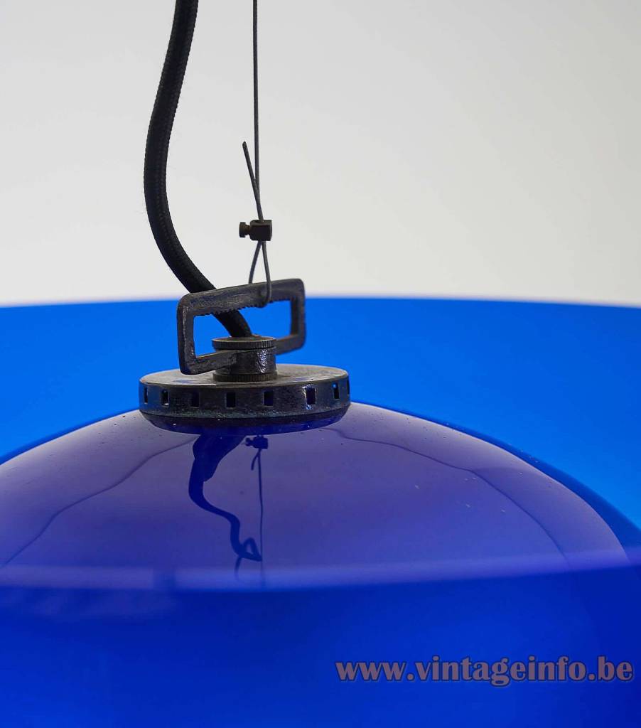 Vistosi L134 Glass Chandelier - 1960s Design: Oreste Vistosi, Murano, Italy - Top View Vistosi L134 glass chandelier top view round hand-blown azure blue Murano glass lampashade frosted crystal diffuser inside 1960s design