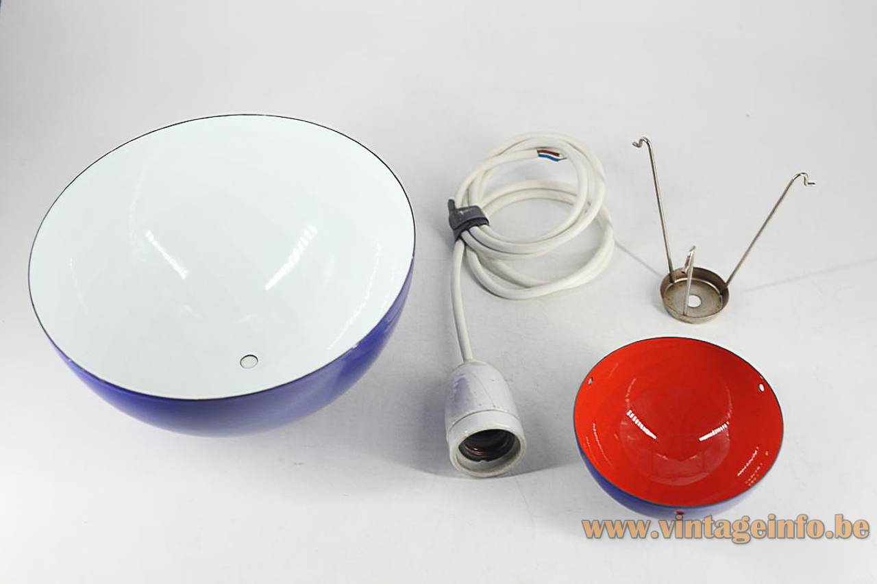 Verner Panton Flower Pot Pendant Lamp - 1968 Design, Producer: Louis Poulsen, Denmark - Parts Verner Panton Flower Pot pendant lamp 2 half round enamelled metal shells blue & white & red inside in parts 1968 design model: VP1 Denmark