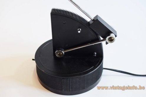 Linke.Plewa .Design Segma Desk Lamp 3